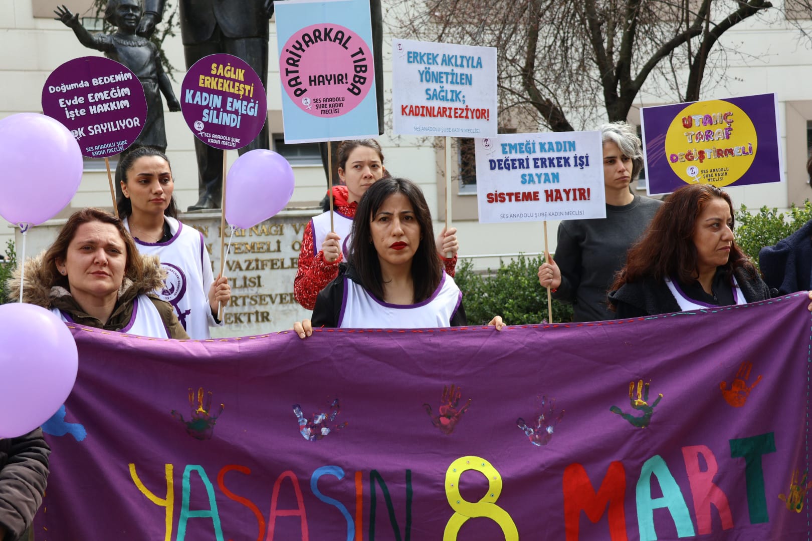 Sağlık emekçisi kadınlardan 8 Mart çağrısı!